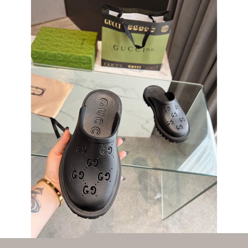 G*u*i slippers